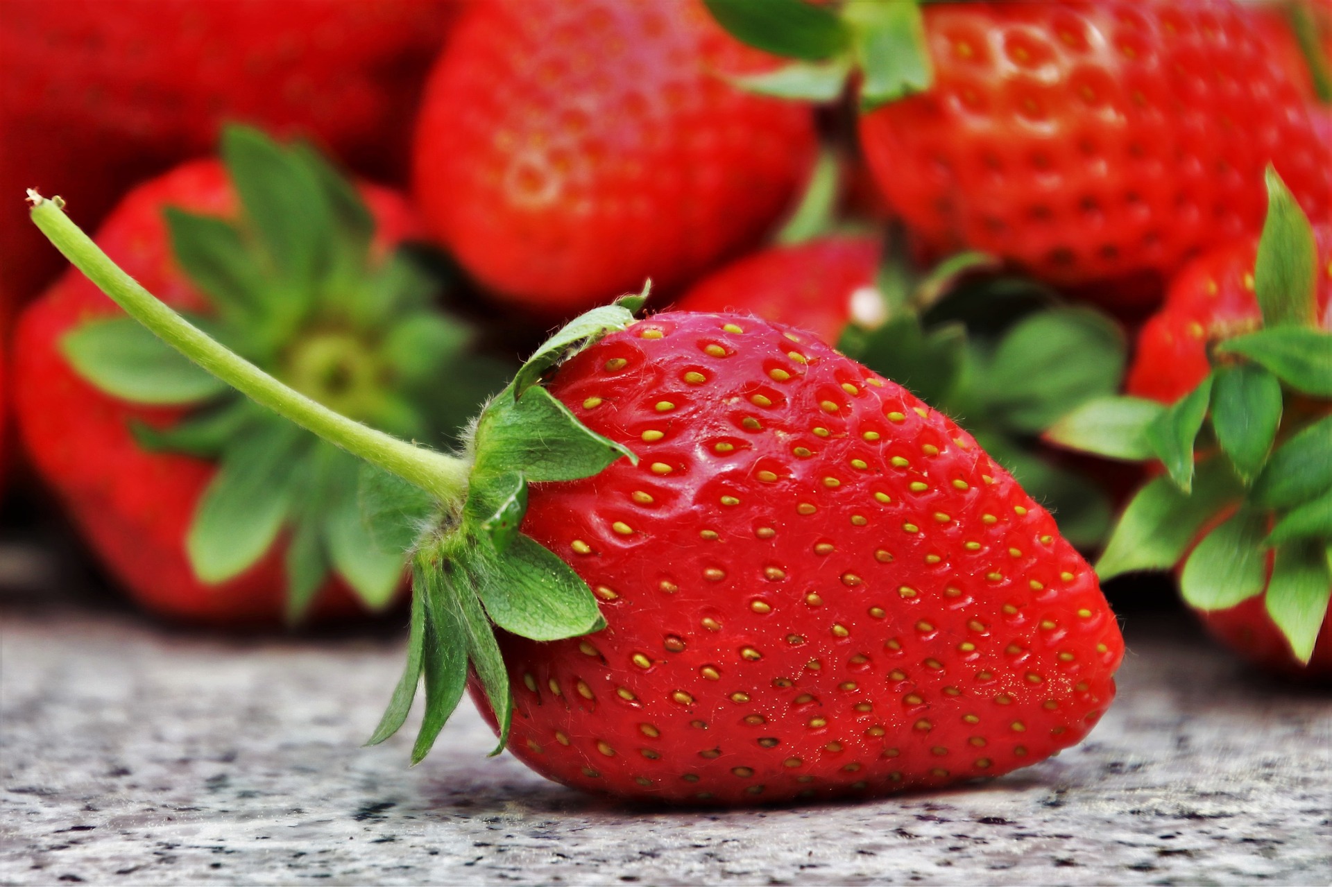 Strawberries 3359755 1920